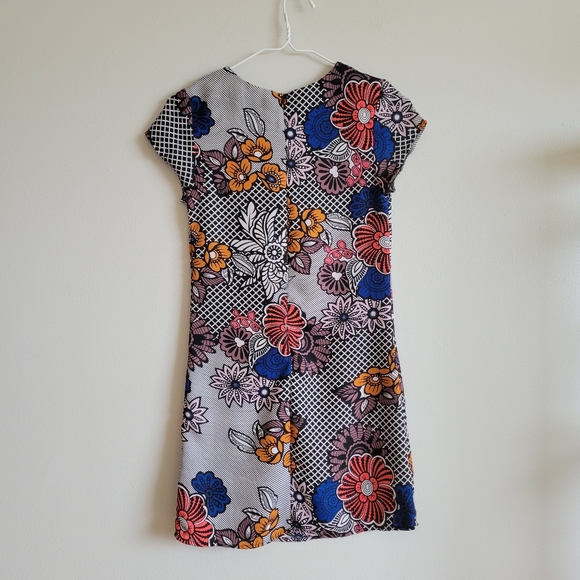 Glamorous Petite Cap Sleeve Floral Print Mini Shift Dress - Picture 8 of 11